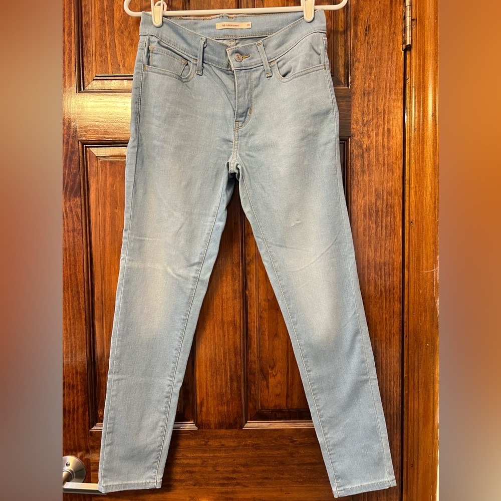 Levi’s 710 Super Skinny size 28 jeans